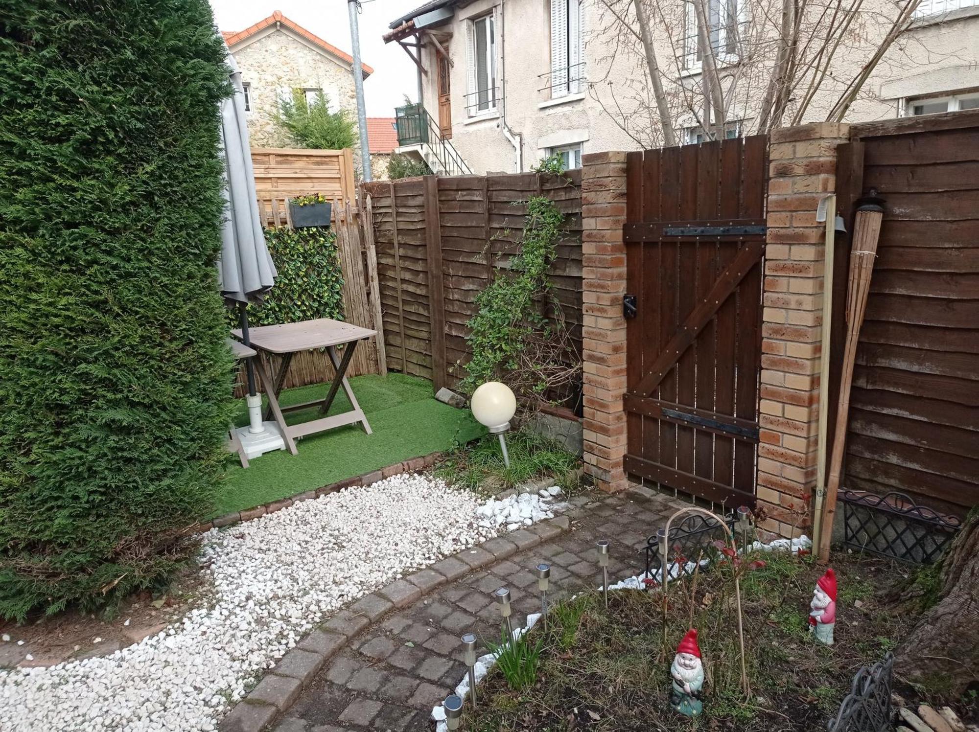 Apartment Avec Jardin *